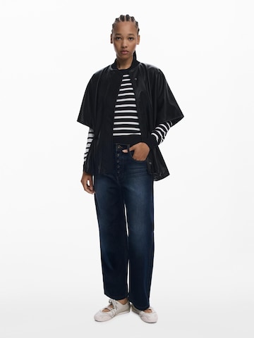 Cape Desigual en noir