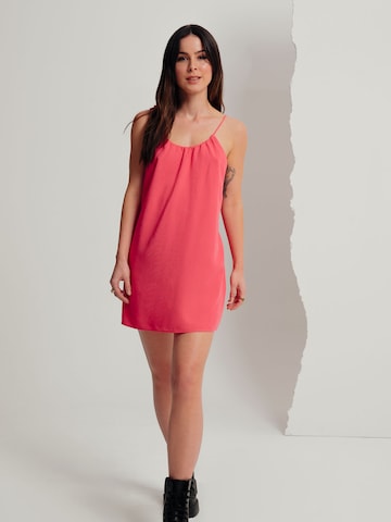 A LOT LESS - Vestido de verano 'Giselle' en rosa