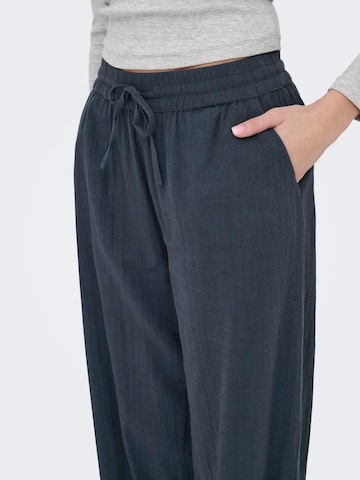 regular Pantaloni di ONLY in blu