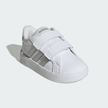 Baskets 'Grand Court 3.0' ADIDAS SPORTSWEAR en blanc