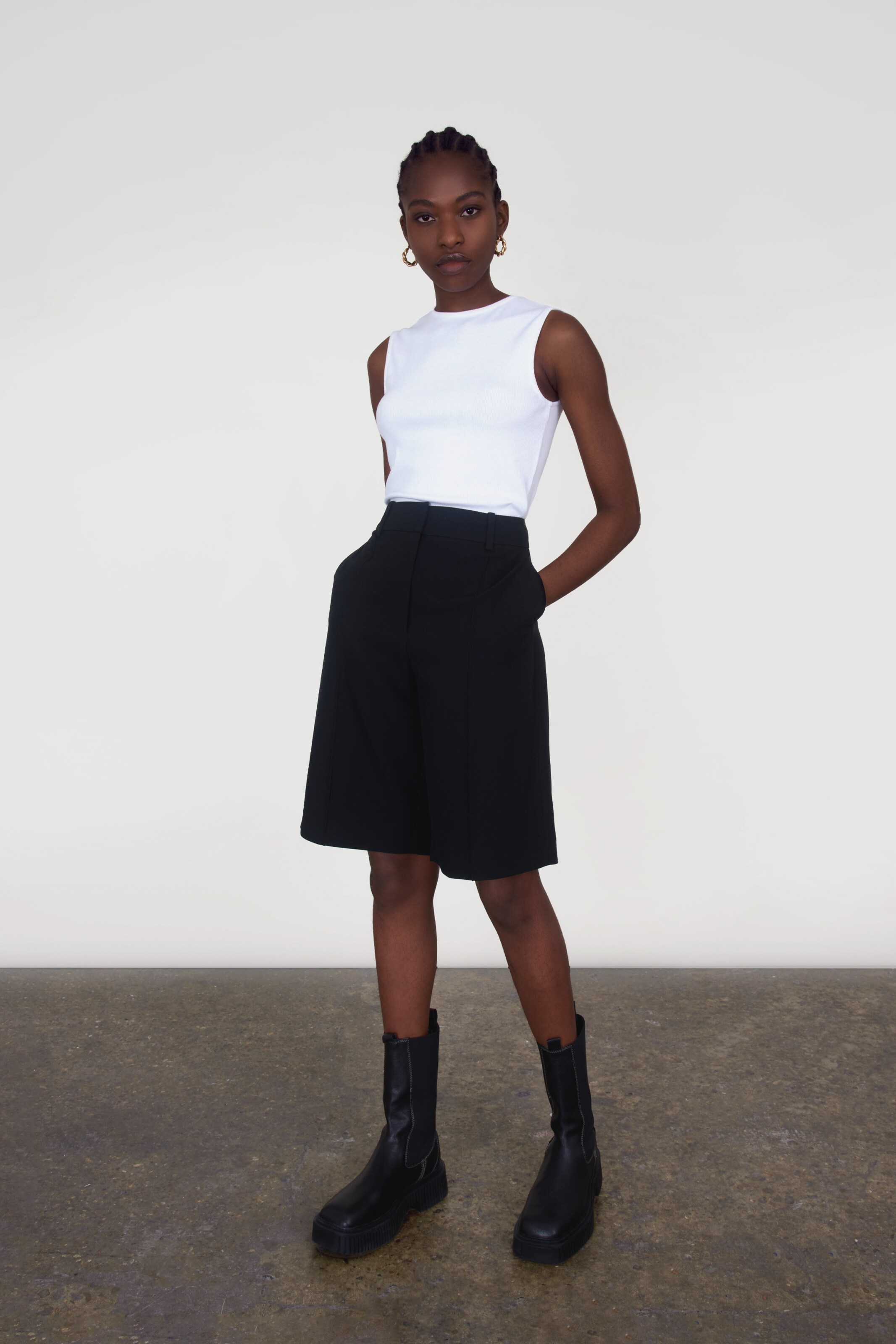Frauen Große Größen Aligne Shorts 'Fedot' in Schwarz - DW36035 Frauen Große Größen Aligne Shorts 'Fedot' in Schwarz - DW36035