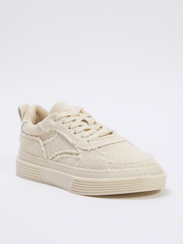 Sneaker low de la Trendyol pe bej: față