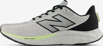 new balance - Zapatillas de running 'Fresh Foam Arishi v4' en gris: frente