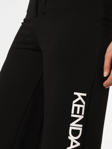 KENDALL + KYLIE Bootcut Broek in Zwart