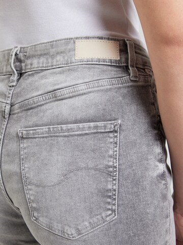 QS Loosefit Farmer 'Catie' - szürke