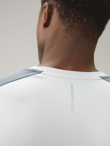 T-Shirt fonctionnel Next en gris