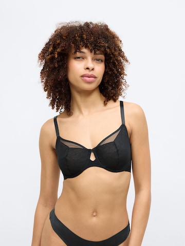 TRIUMPH Trikó Melltartó 'Comfort Contour W01' - fekete: elől