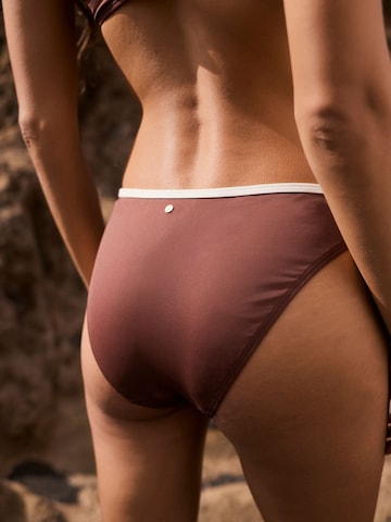 Mint Velvet Bikinihose in Braun