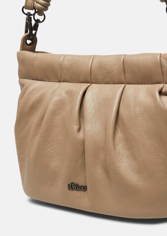 s.Oliver Schultertasche in Braun: Vorderseite