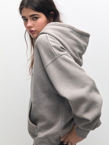 Pull&Bear Sweatshirt in Grau