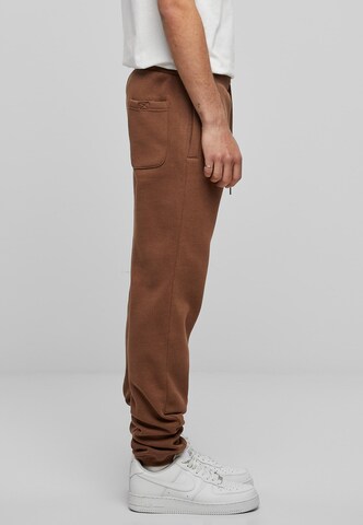 Urban Classics Zwężany krój Spodnie w kolorze brązowy