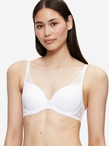 TRIUMPH T-shirt Bra 'Amourette Spotlight' in White: front