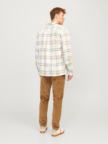 Fit confort Chemise 'JPRRaymond' JACK & JONES en blanc