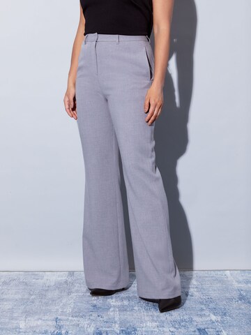 ABOUT YOU x Iconic by Tatiana Kucharova Loose fit Trousers with creases 'Madlen' in Grey: front