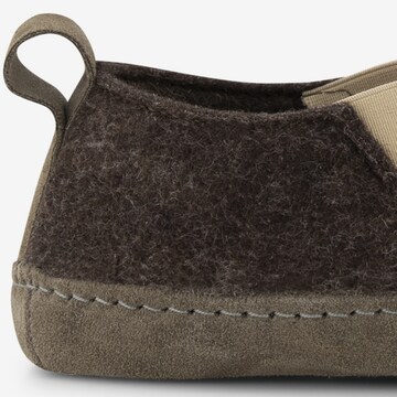 Travelin Slipper in Braun