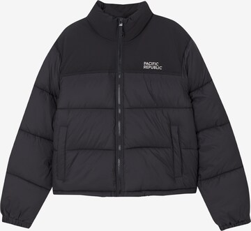 Pull&Bear Winter Jacket in Black: front