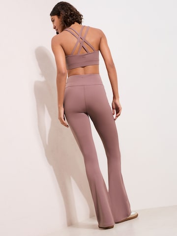 rožinė Friends Like These Platėjantis Sportinės kelnės