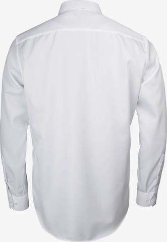 Coupe regular Chemise ROY ROBSON en blanc