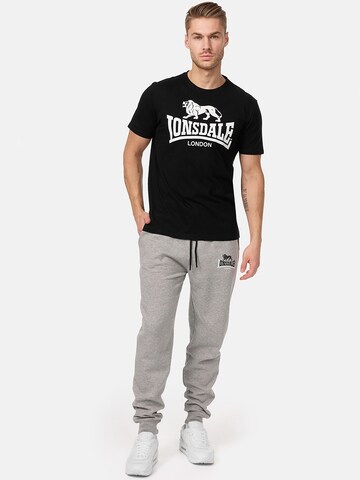 Tapered Pantaloni di LONSDALE in grigio