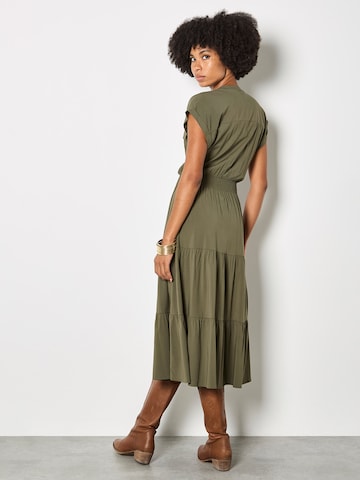 Robe ' ' Apricot en vert