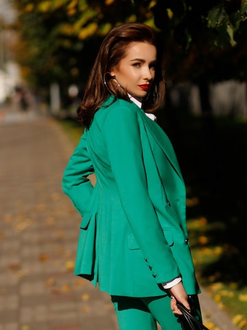 Anushka Broekpak in Groen