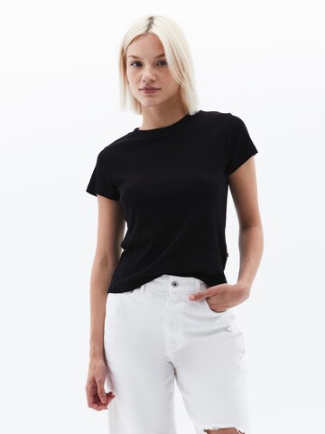 T-shirt OXXO en noir : devant