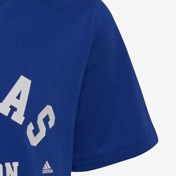 ADIDAS SPORTSWEAR - Camisa funcionais 'Graphic' em azul