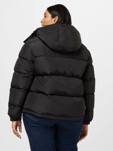 Giacca invernale 'Alaska' di Tommy Jeans Curve in nero