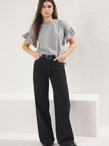 Trendyol Shirt in Grey