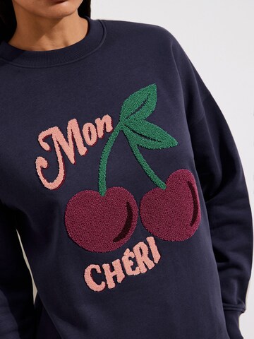 Friends Like These Sweatshirt in Blau