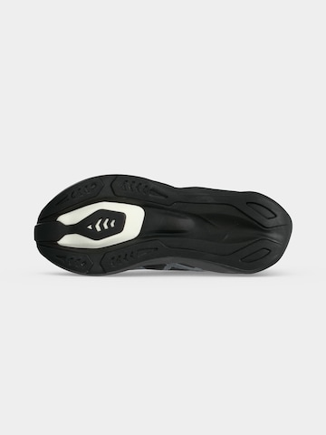 Chaussure de course 'Novablast 6' ASICS en noir