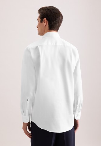 Coupe regular Chemise business 'Schwarze Rose' SEIDENSTICKER en blanc