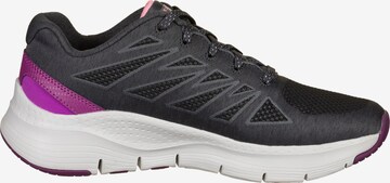 Baskets basses 'She's Effortless' SKECHERS en gris