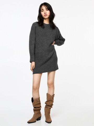 Pull&Bear Kleid in Grau