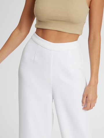 Tussah - Pierna ancha Pantalón 'Milly' en blanco