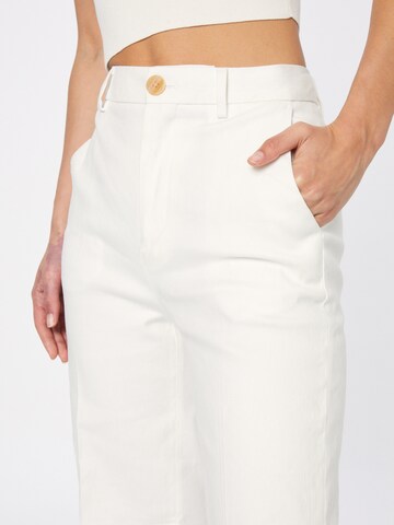 SCOTCH & SODA Regular Trousers with creases 'Edie' in White