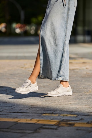 Baskets basses Rieker en gris