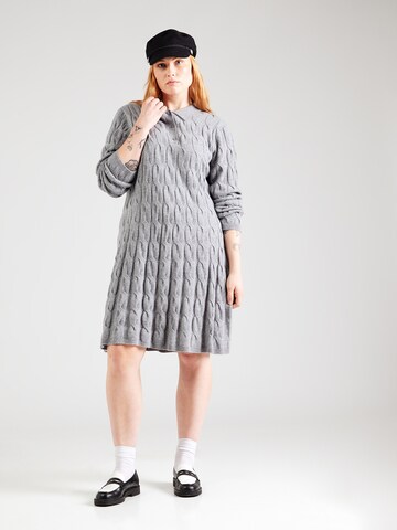 Abito in maglia di Tommy Hilfiger Curve in grigio: frontale