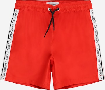 Shorts de bain Calvin Klein Swimwear en rouge : devant