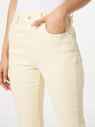 Gina Tricot Flared Jeans in Geel