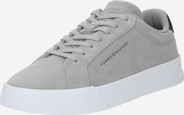 Baskets basses 'Court' TOMMY HILFIGER en gris : devant