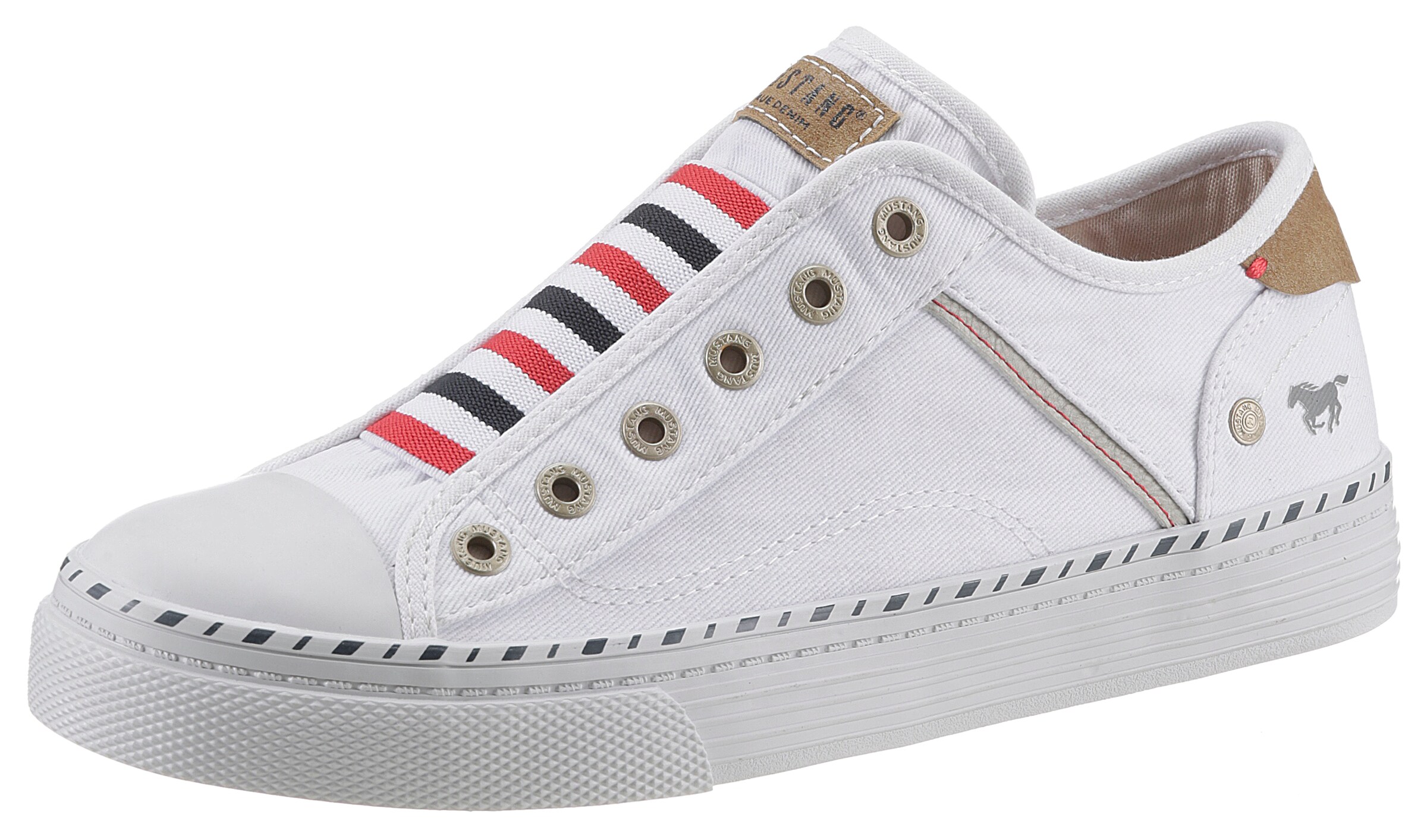 MUSTANG Slip on -tennarit värissä valkoinen: etupuoli