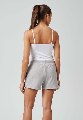 SNOCKS Regular Trousers in Grey