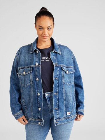 Veste mi-saison Tommy Jeans Curve en bleu : devant