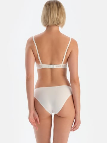 Dagi - Braga en blanco