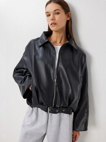 Giacca di mezza stagione di Happiness İstanbul in nero: frontale