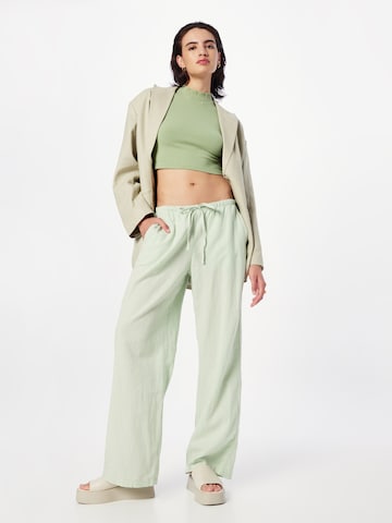 Gina Tricot Wide leg Trousers 'Dina' in Green