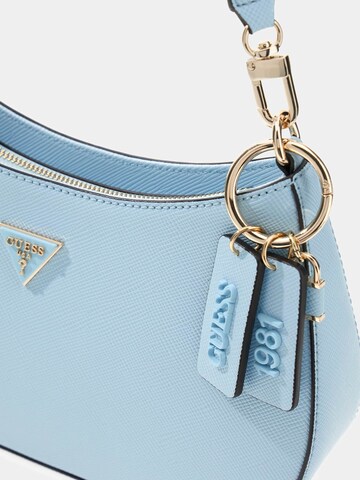 GUESS Schultertasche 'Noelle' in Blau