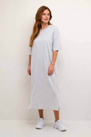 Robe 'Edna' Kaffe en gris : devant