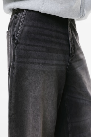 Pull&Bear Baggy Jeans in Grey